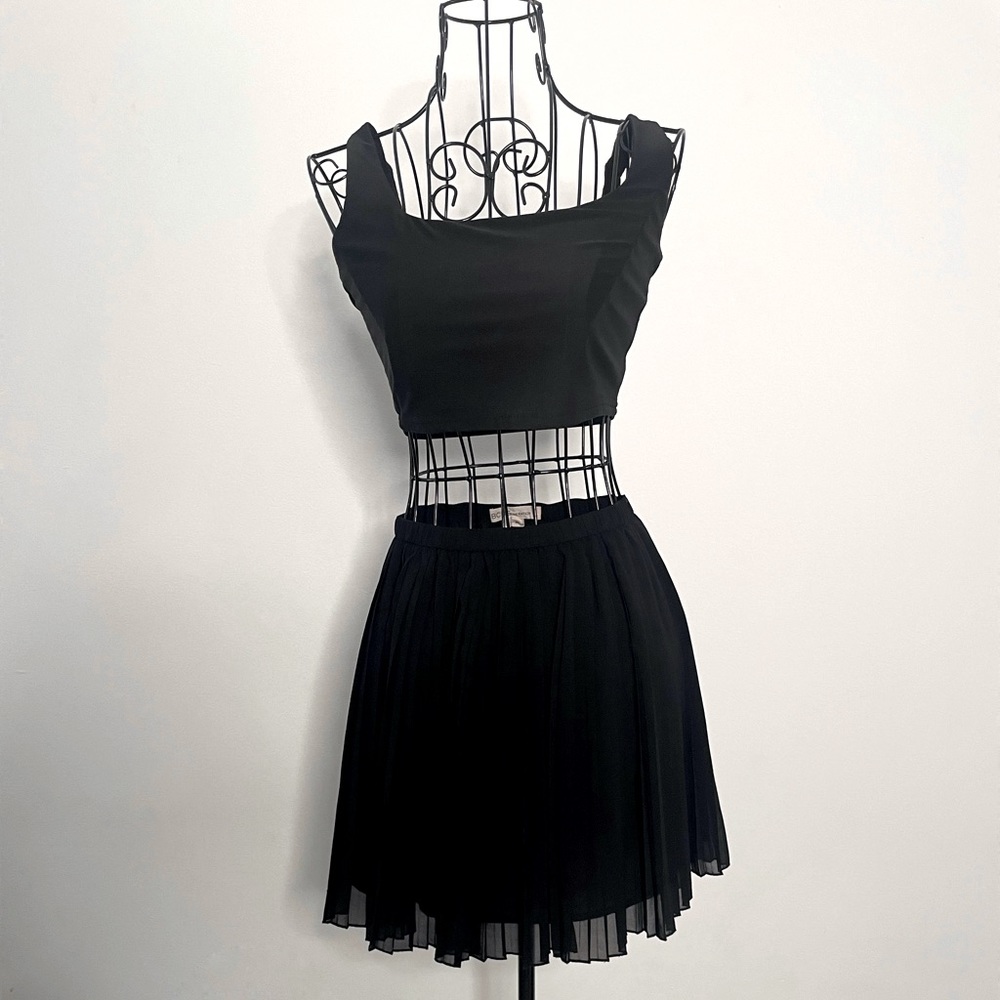 Black Pleated skirt